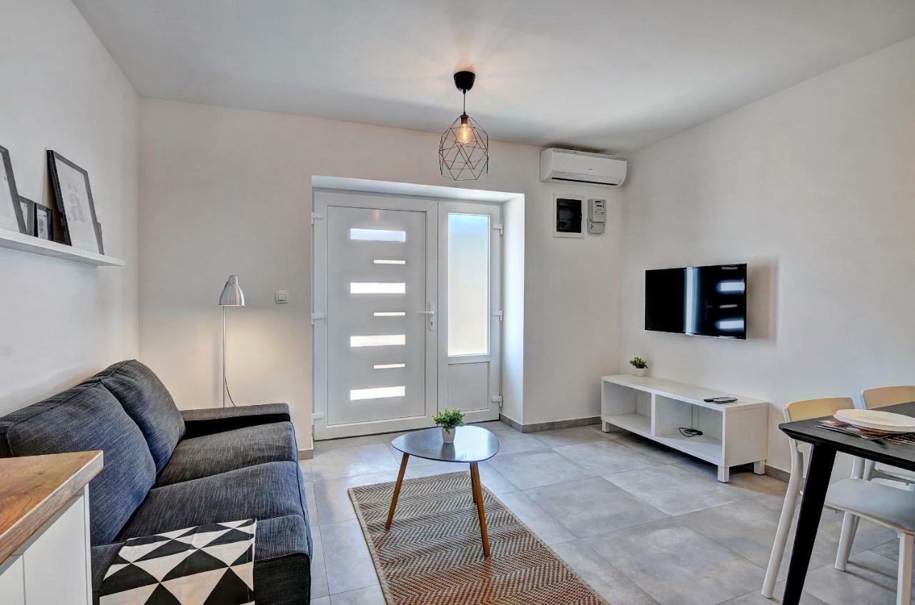 Apartman M Apartment Pula Exterior foto